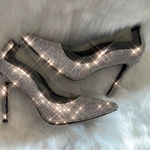 HOLIDAYS GLAM!  CAPE ROBBIN Sz 9 SILVER&BLACK SEQUIN PUMPS